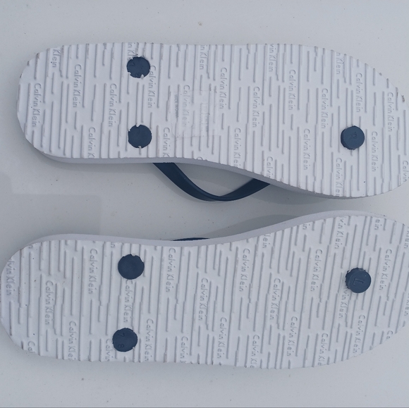 NEW CALVIN KLEIN FLIP FLOPS - Picture 3 of 3